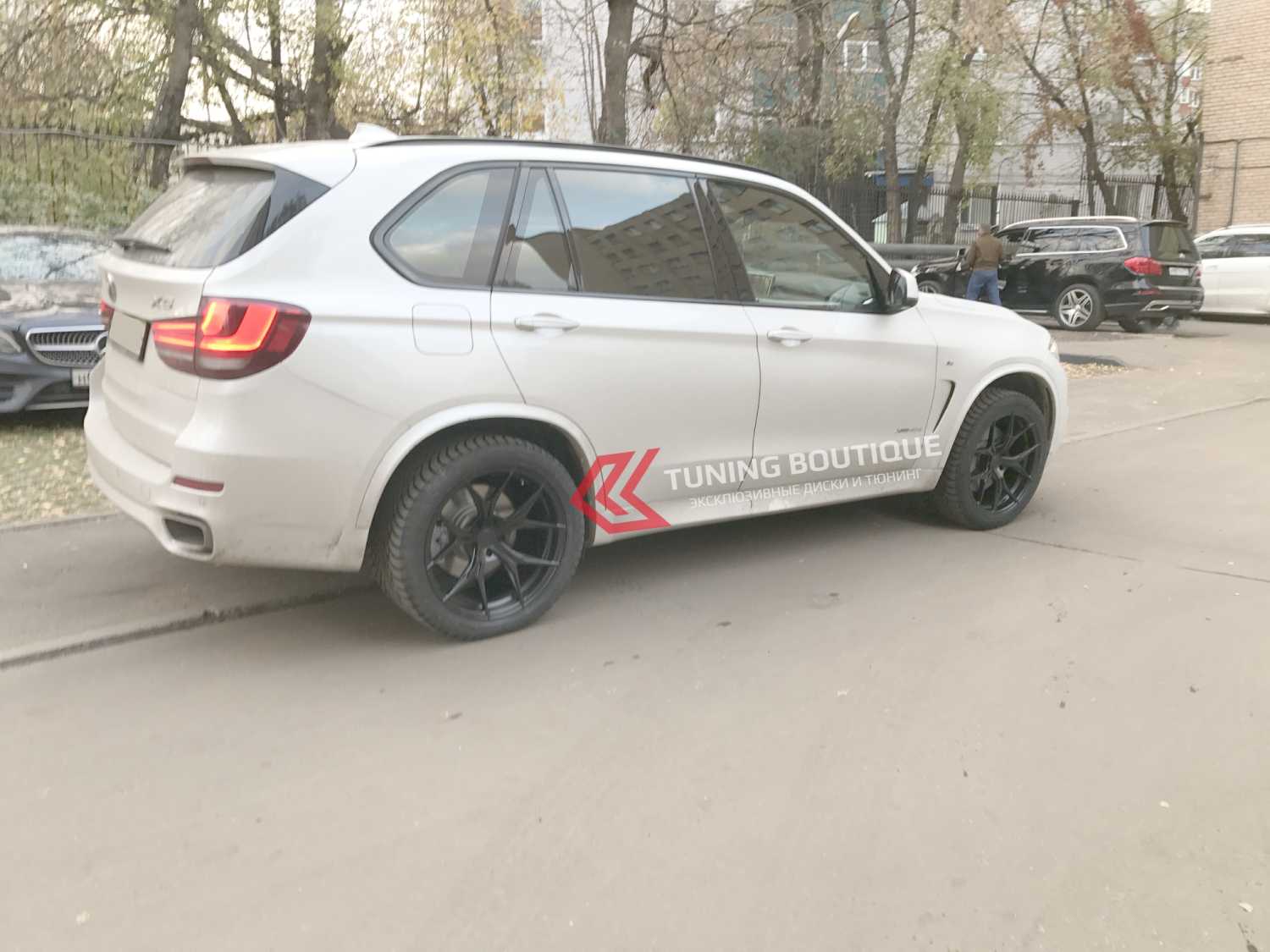 BMW X5 на 20" дисках Rohana RFX5 Matte Black  фото 1
